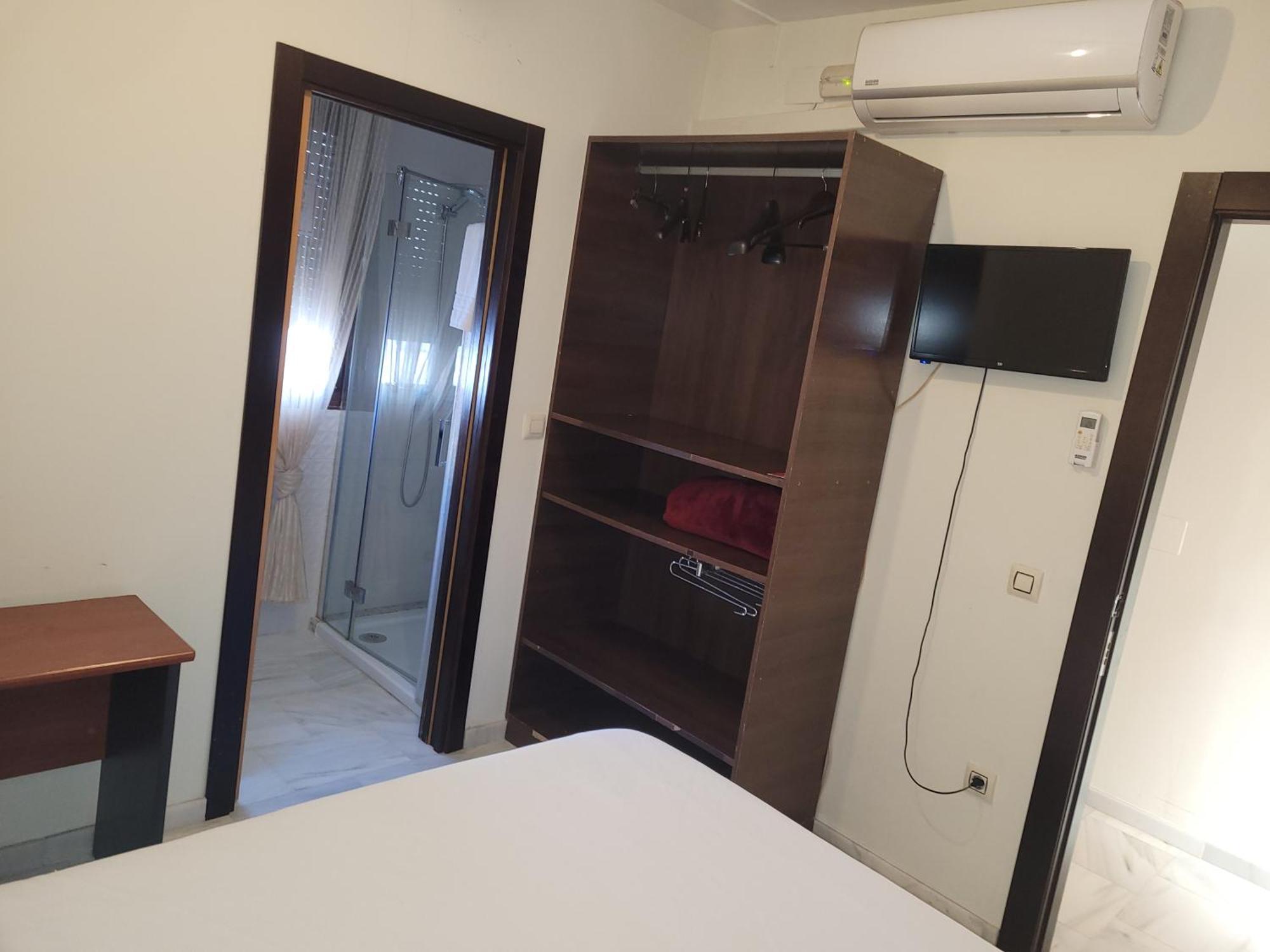 Hostal El Pasaje Пуенте-Хенил Екстериор снимка