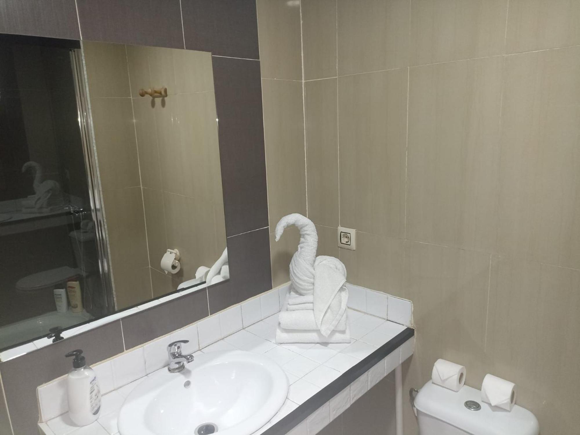 Hostal El Pasaje Пуенте-Хенил Екстериор снимка