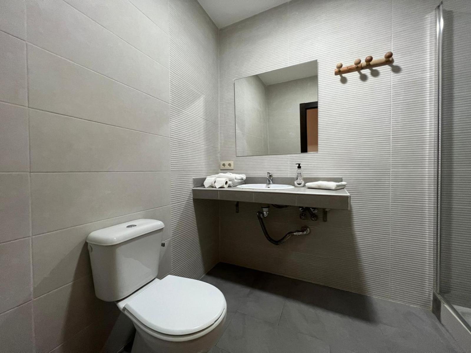 Hostal El Pasaje Пуенте-Хенил Екстериор снимка