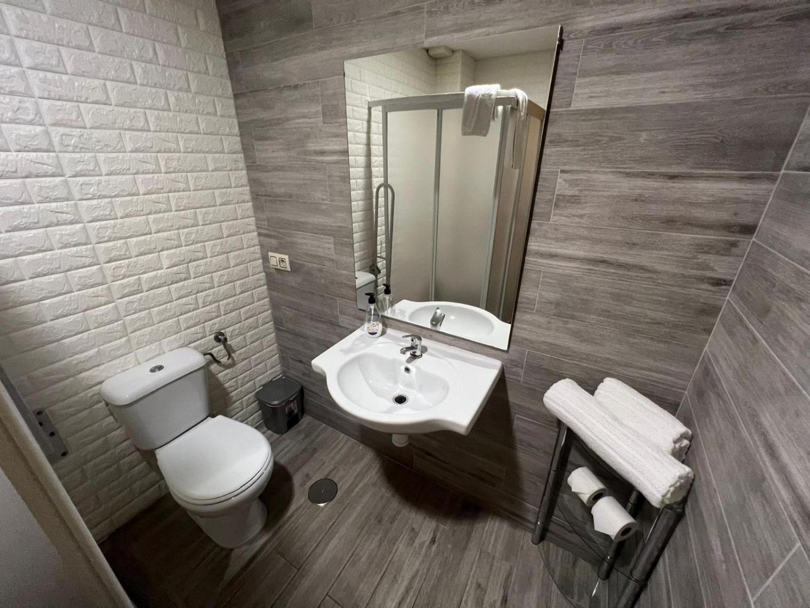 Hostal El Pasaje Пуенте-Хенил Екстериор снимка