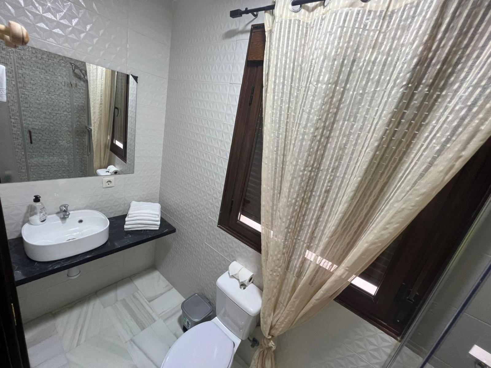 Hostal El Pasaje Пуенте-Хенил Екстериор снимка