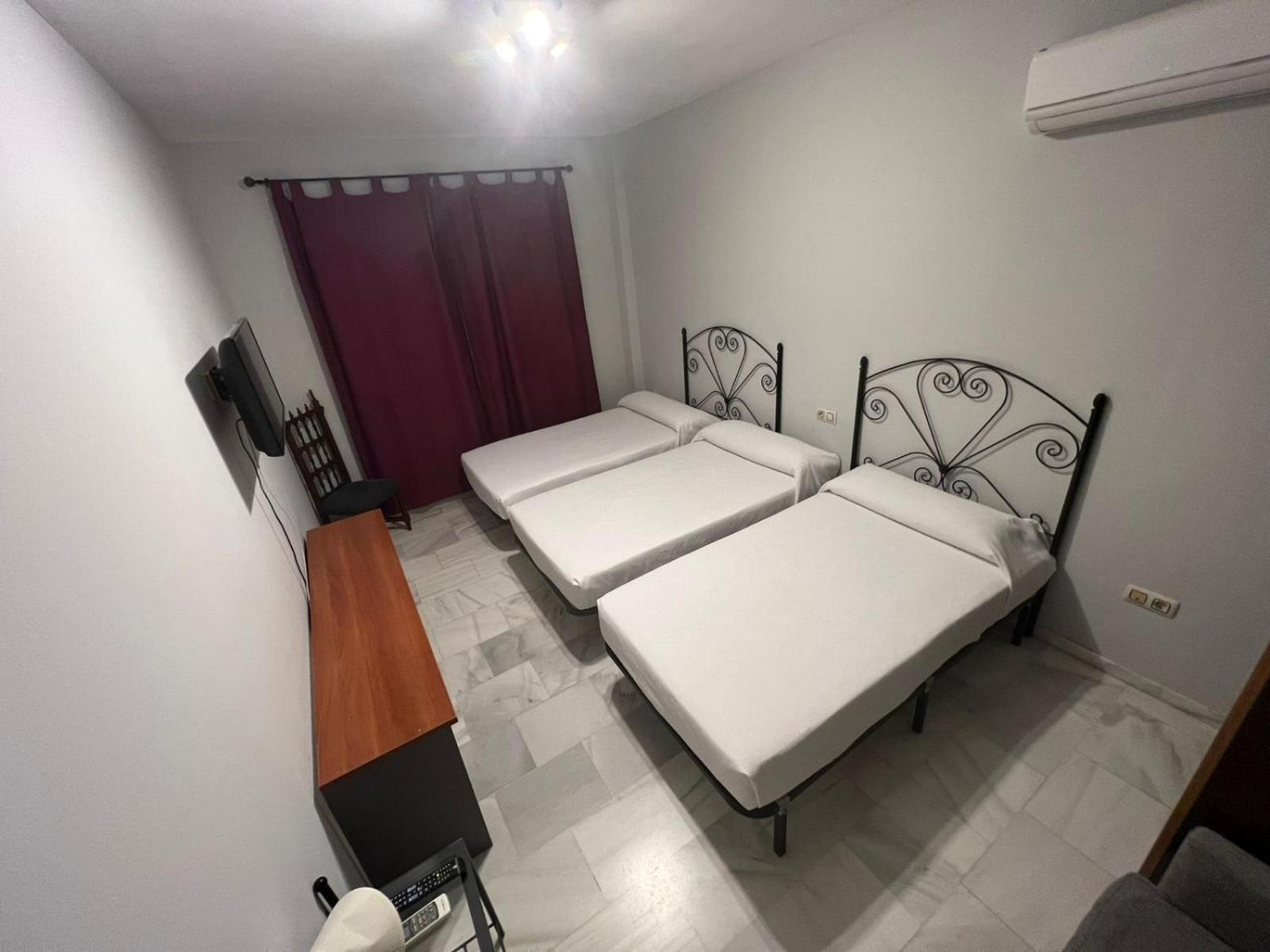 Hostal El Pasaje Пуенте-Хенил Екстериор снимка