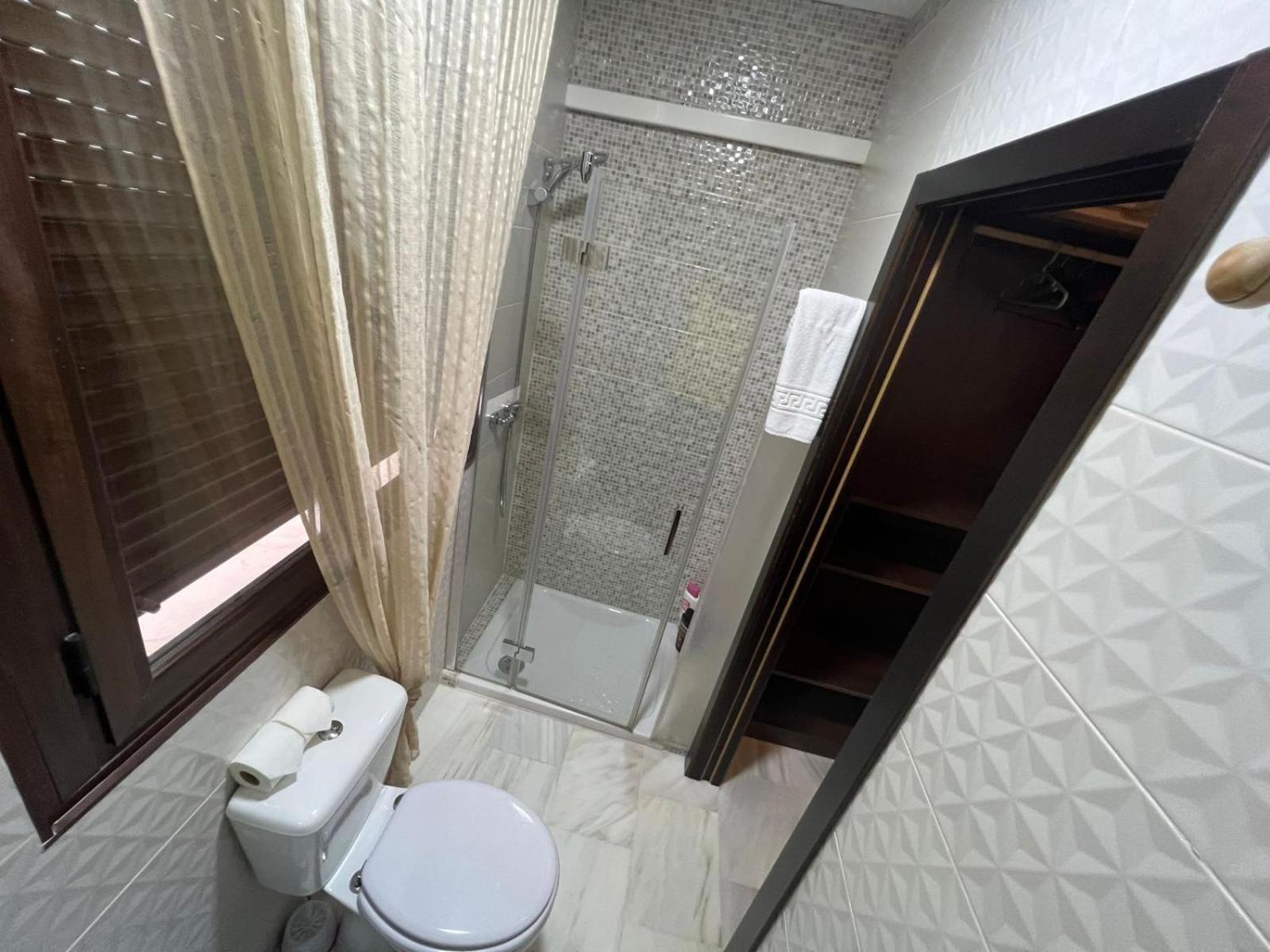 Hostal El Pasaje Пуенте-Хенил Екстериор снимка