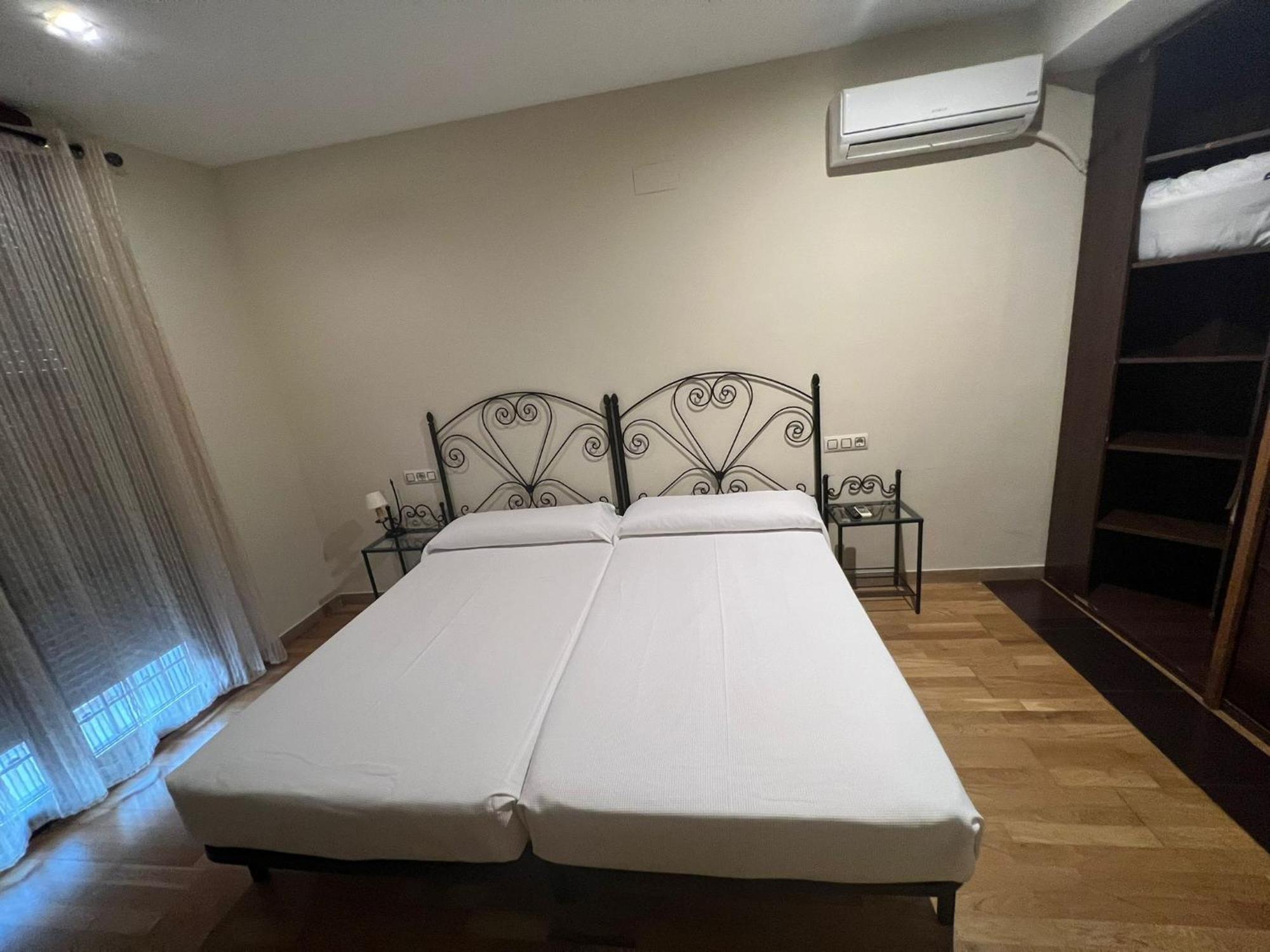 Hostal El Pasaje Пуенте-Хенил Екстериор снимка