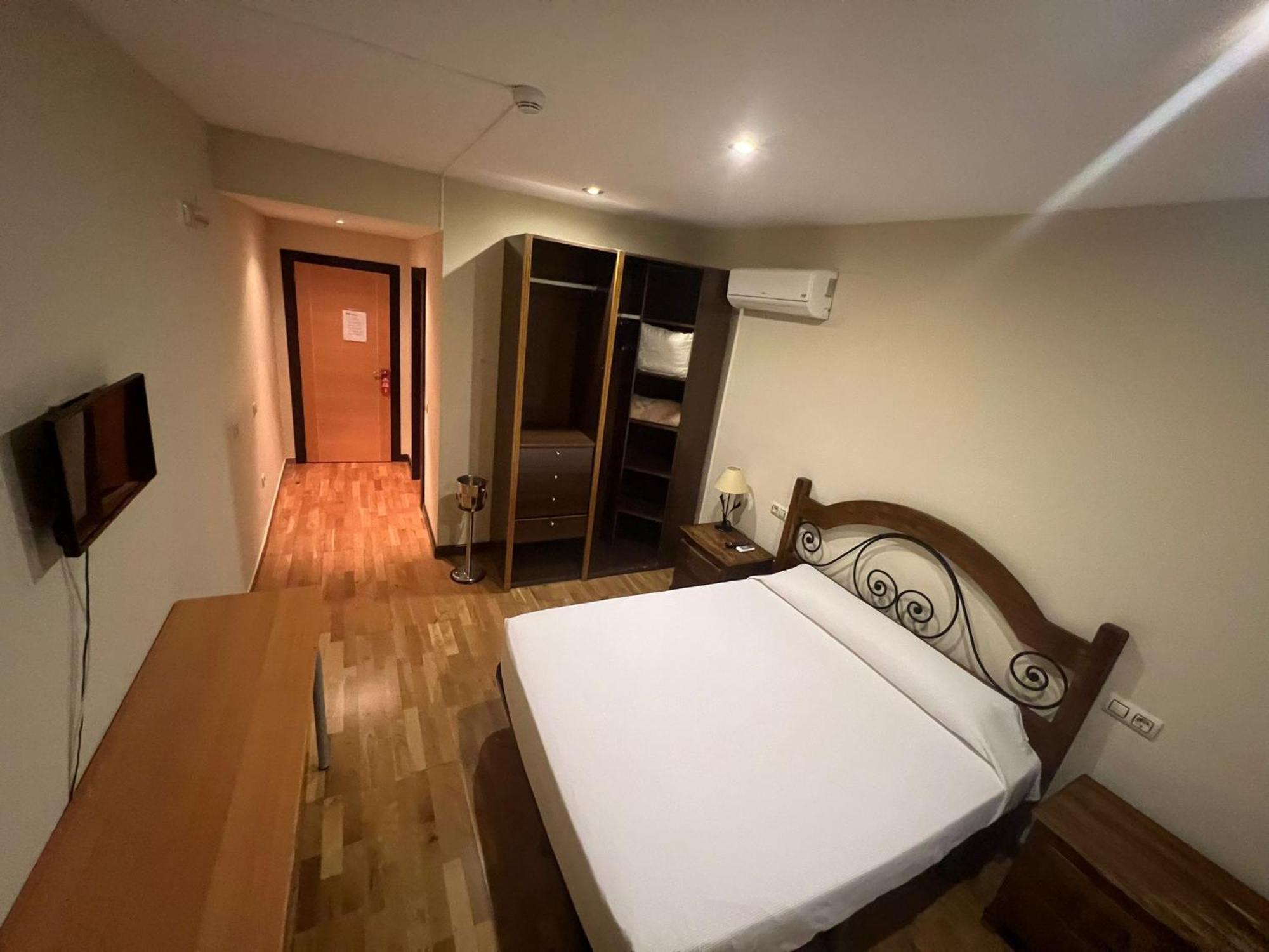 Hostal El Pasaje Пуенте-Хенил Екстериор снимка